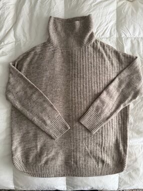 Como Vintage tan sweater, size L. Like new